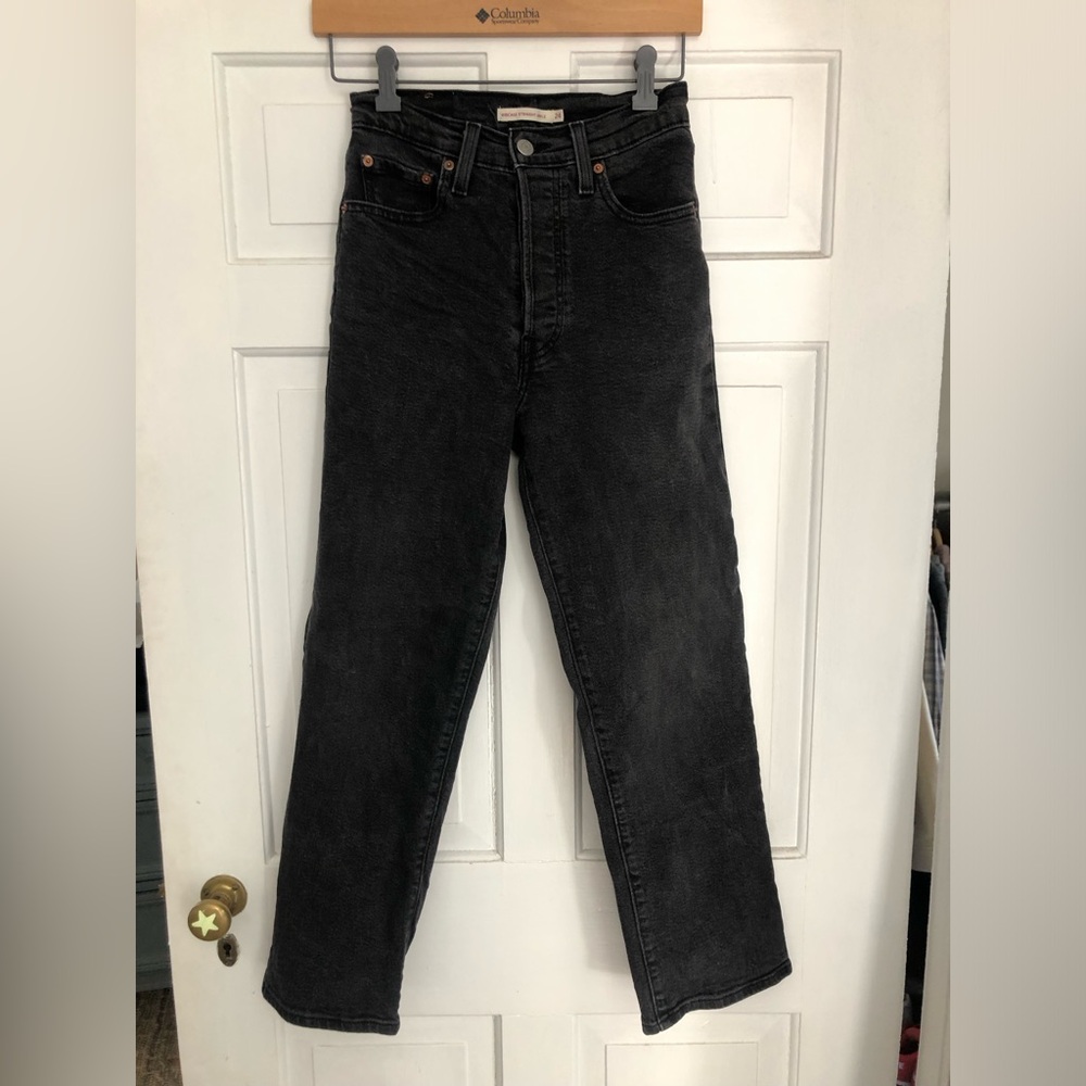 Levi's Ribcage Straight Ankle Jeans in Washed Black